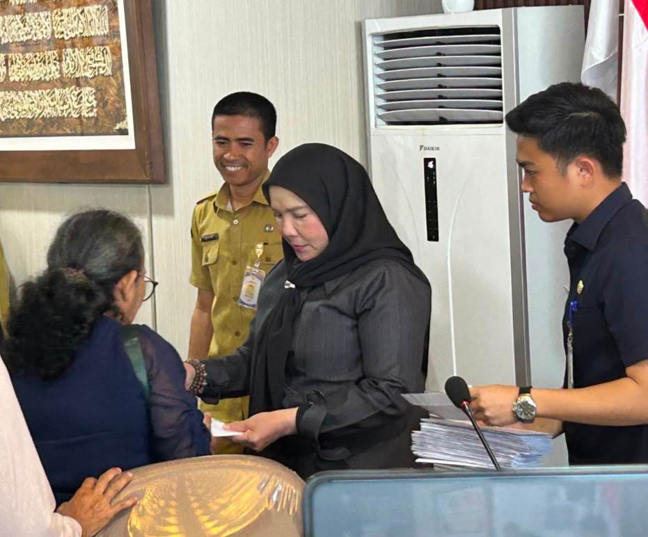 Eva Dwiana Serahkan Rp1,5 Miliar Santunan untuk 46 Korban Bencana di Bandar Lampung