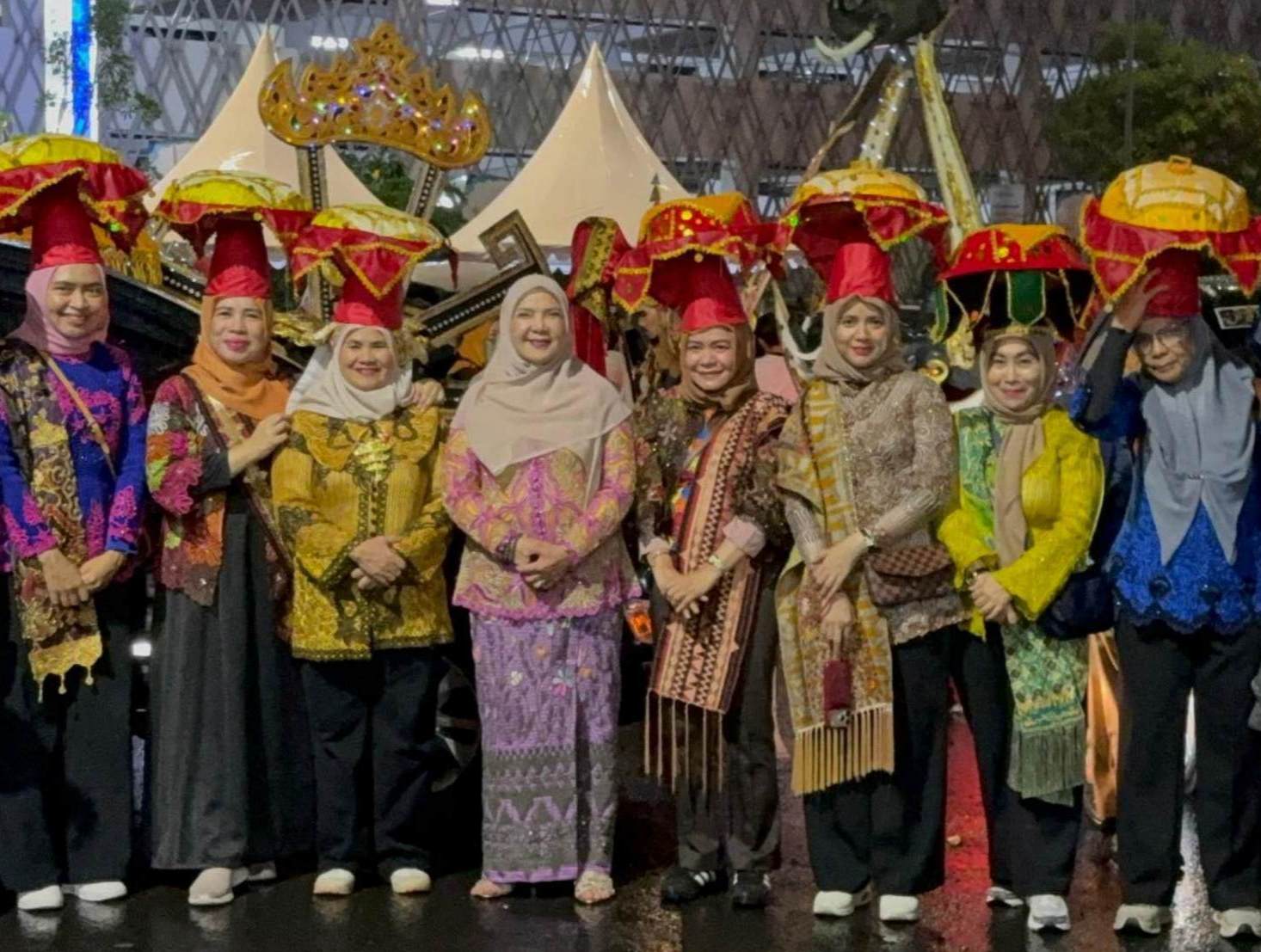 Eva Dwiana Hadiri Karnaval Nusantara, Tampilkan Budaya Bandar Lampung di Rakernas APEKSI