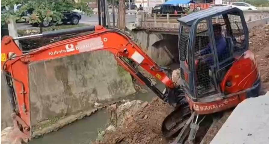 Pemkot Bandar Lampung Perbaiki Tembok Therapis Dolphin yang Roboh