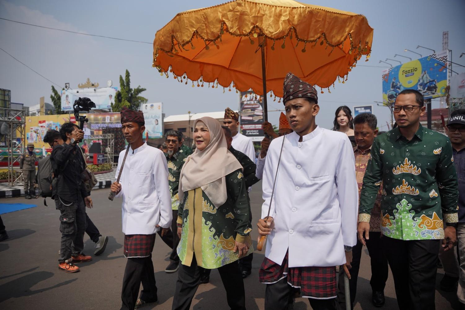 538 Peserta dan 82 Kendaraan Hias Meriahkan Pawai Budaya HUT ke-344 Bandar Lampung