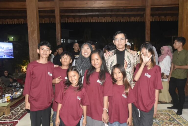 Ade Utami Hadiri Malam Pembacaan Puisi Kebangsaan