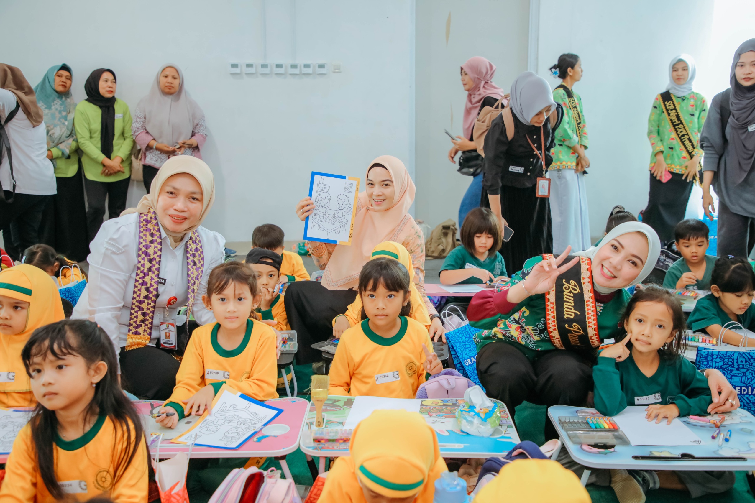 Bunda Paud Buka Gebyar Mewarnai Dan Saksikan Seminar Edukasi Gerakan Sejuta Ibu Membaca Nyaring