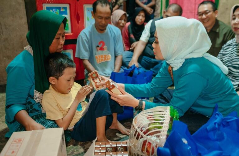 Wulan Mirza Kunjungi Bocah Penderita Gizi Buruk di Natar, Janji Lakukan Pendampingan Sampai Sembuh