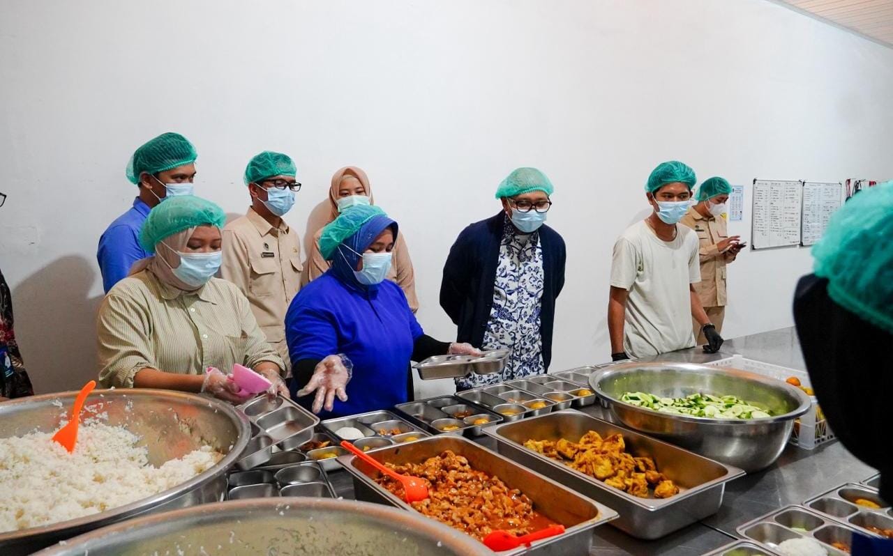 Gubernur Lampung Tinjau SPPG Rajabasa, Pastikan Protokol Keamanan Pangan Dijalankan