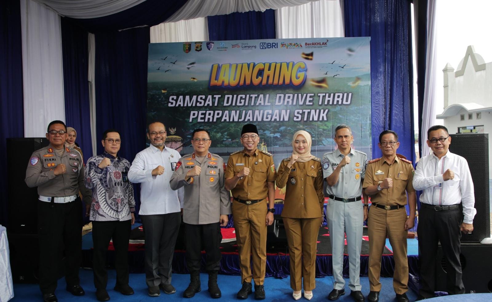 Gubernur Mirza Didampingi Wagub Jihan Nurlela dan Kapolda Lampung Helmy Santika Luncurkan Samsat Digital Drive Thru Perpanjangan STNK