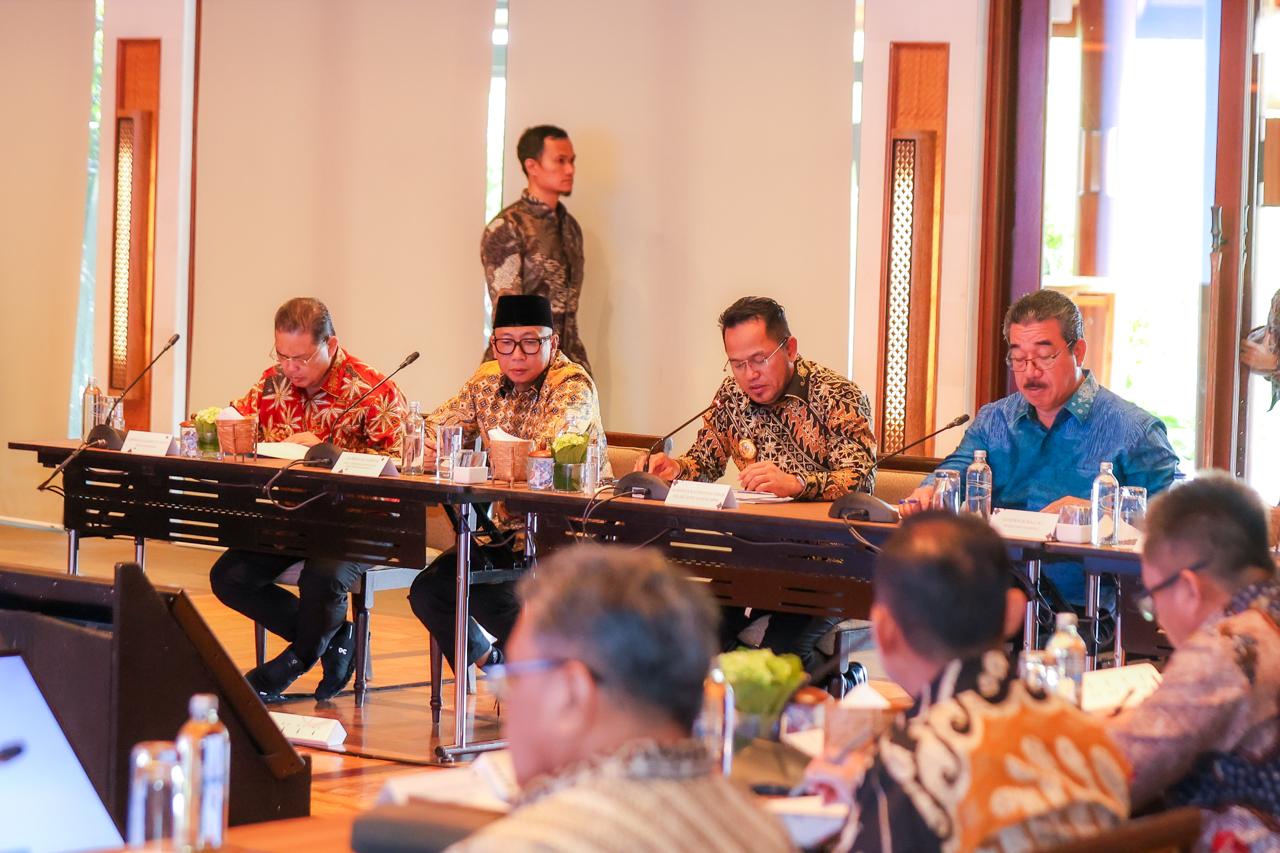 Gubernur Ikuti Rapat Pengurus Asosiasi Pemerintah Provinsi Seluruh Indonesia di Denpasar Bali