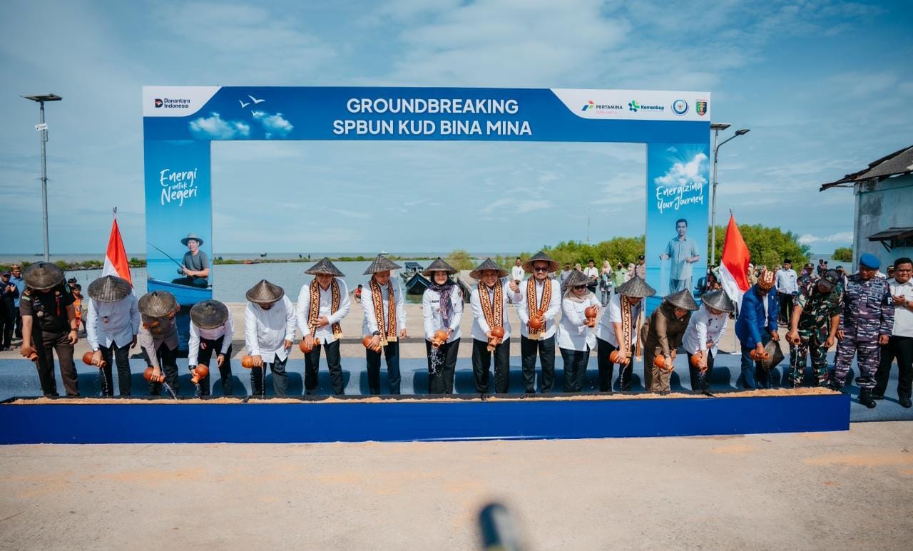 Wagub Jihan Dampingi Menteri Koperasi Dalam Peletakan Batu Pertama SPBUN Milik KUD Bina Mina Sejahtera di Lampung Timur